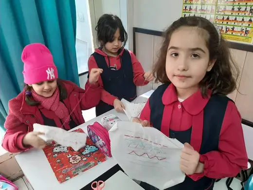 مدرسه  نیکا ، آموزش های مهارتی در دبستان دخترانه نیکا
